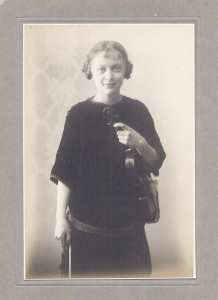 gr��eres Bild - Foto Musikerin       1917
