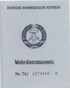 gr��eres Bild - Wehrdienstausweis DDR 197