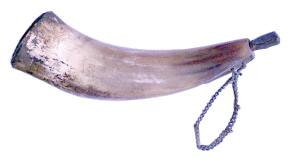 gr��eres Bild - Pulverhorn Horn      1750