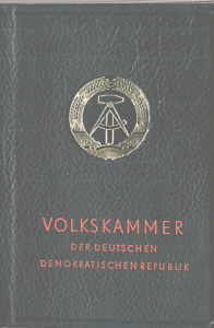 gr��eres Bild - Ausweis DDR Volkskammer