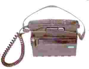 gr��eres Bild - Telefon Kfz/tragbar  1987