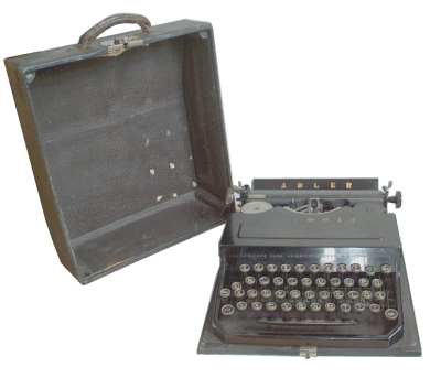 gr��eres Bild - Schreibmaschine Adler1940